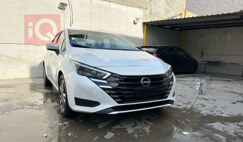 نيسان فيرسا